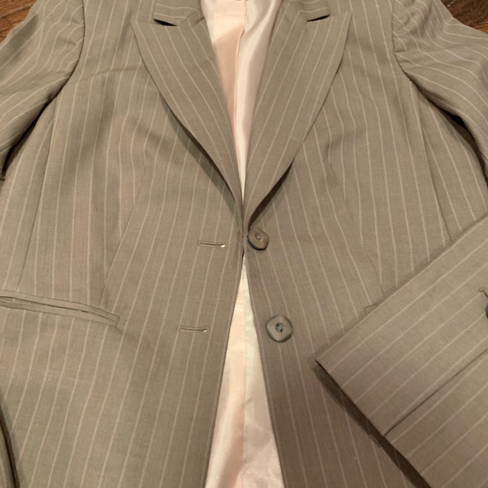 Women’s Brown Pin-Stripped Suit - Size 2 - Picture 5 of 7